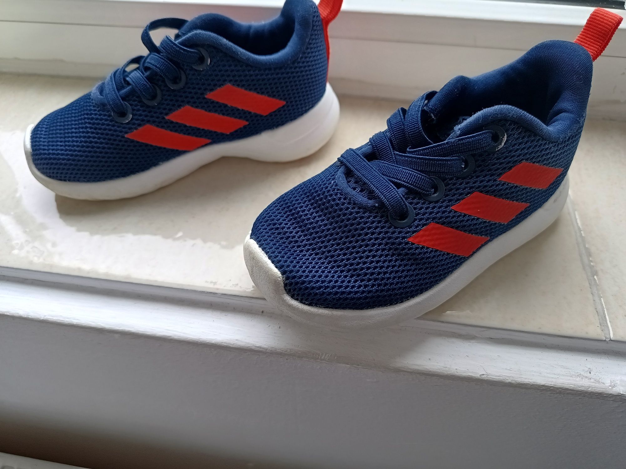 Vând adidași adidas Nr 20