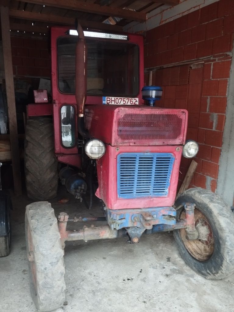 Vând tractor 650