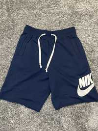 vand pantaloni nike