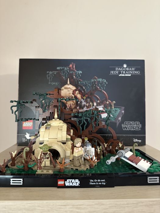 LEGO STAR WARS Dagobah Jedi Training diorama 75330