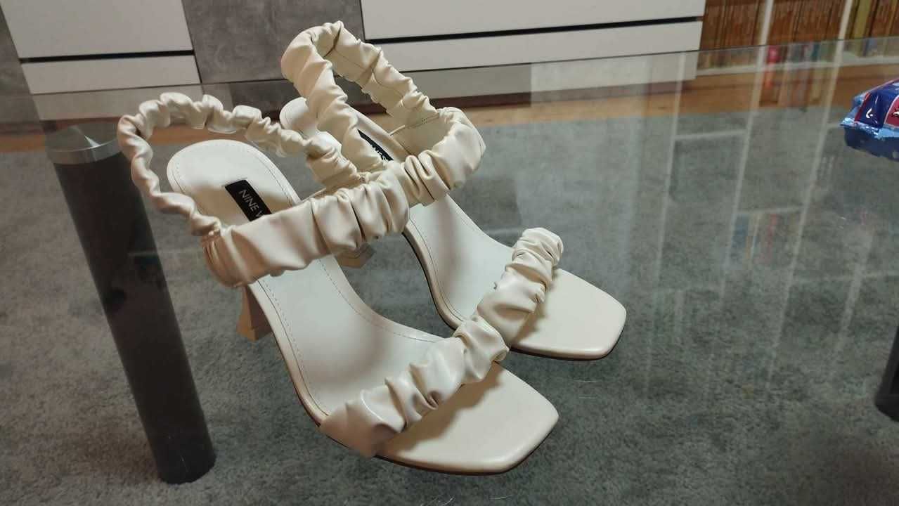 Бели сандали Nine west 40 номер