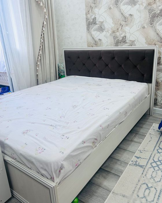 Продам 2х спальную кровать