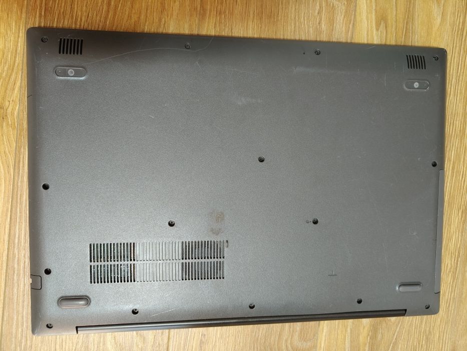 Laptop Lenovo 17,3 inch /AMD /4 GB / ssd 128 /