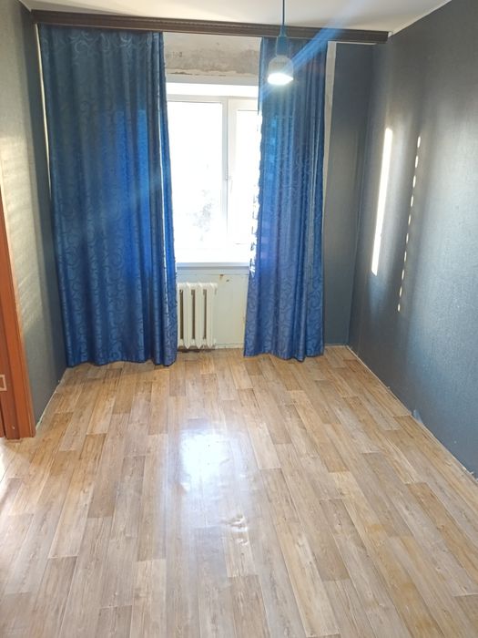 Продам 2 х комн квар. 3 мкр-7 дом- 2   этаж