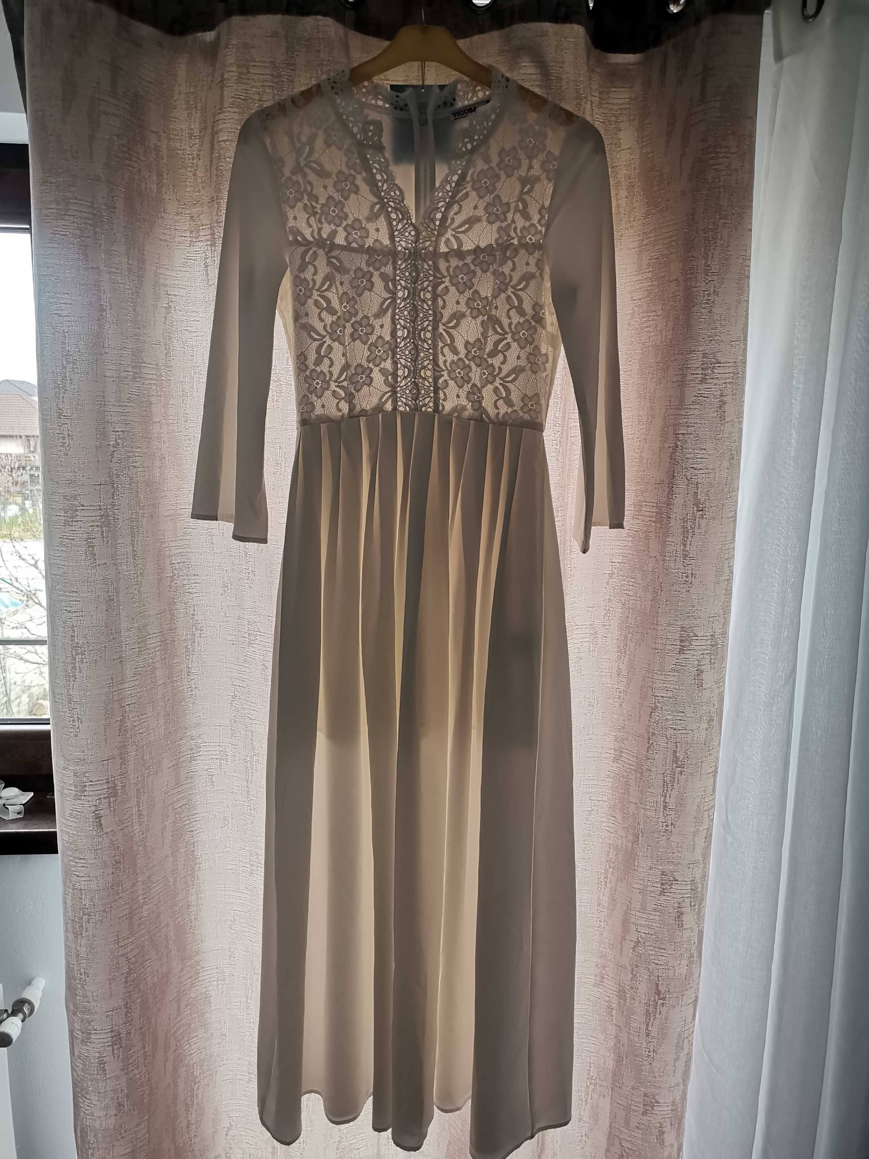 Rochie Cu Inserție Din Dantelă