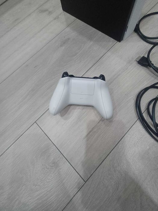 Продавам xbox one s
