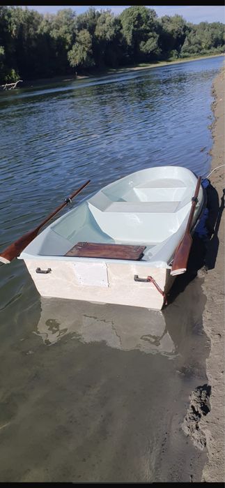 Barcă 2,5m și motor