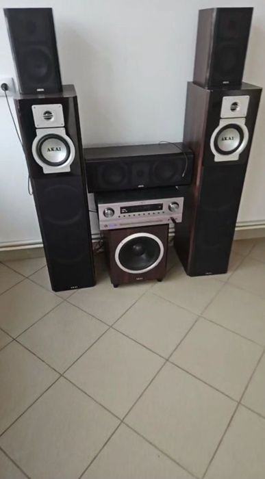 Boxe cu statie akai 5.1  700 W