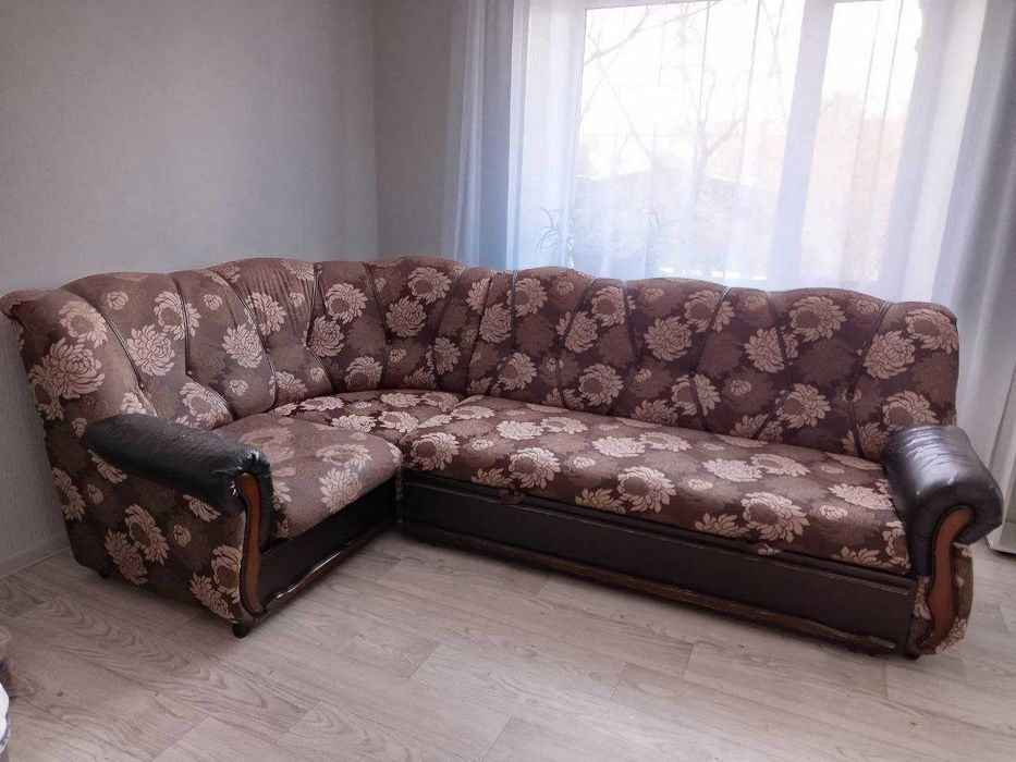 Диван угловой, раздвижной.