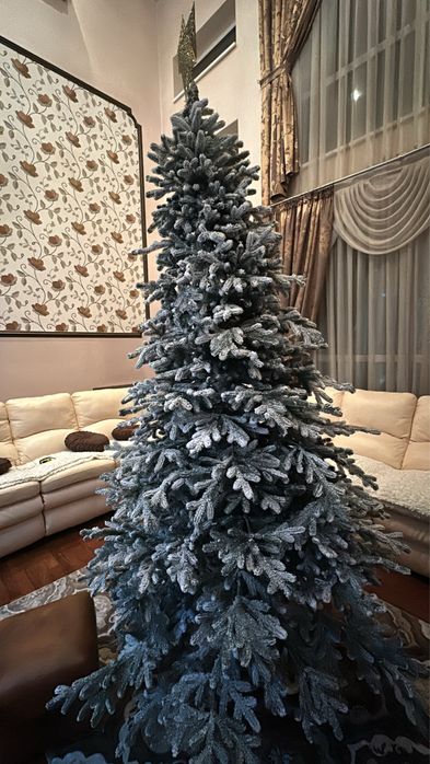 Brad artificial cu zapadă