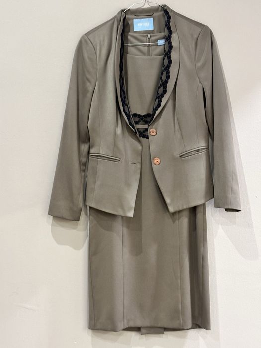 Елегантен костюм Кредо за офиса