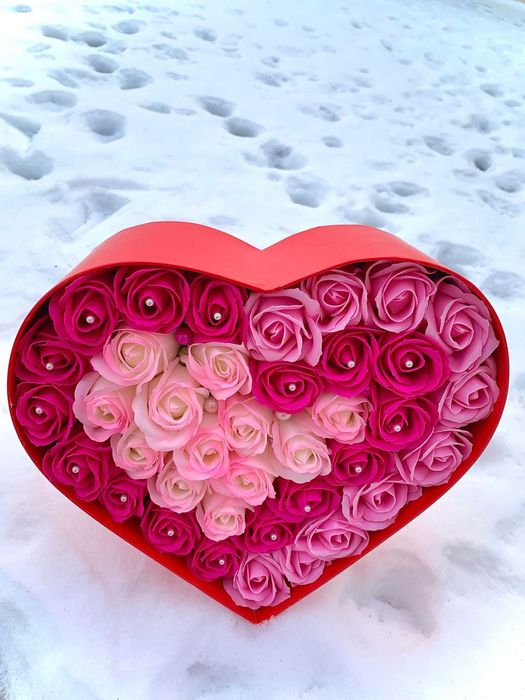 aranjamente buchete flori de sapun trandafiri in balon