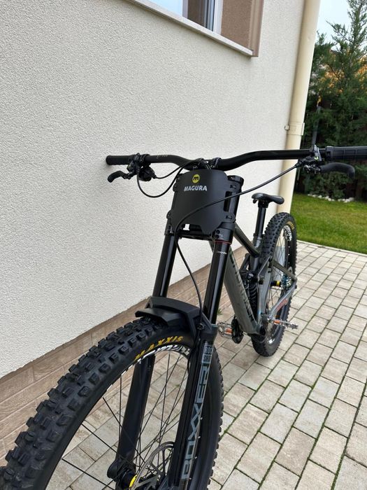 Vănd bicicleta de downhill mondraker summum