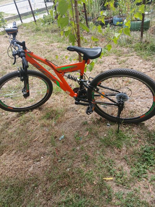 Bicicletă cu suspensie față și spate