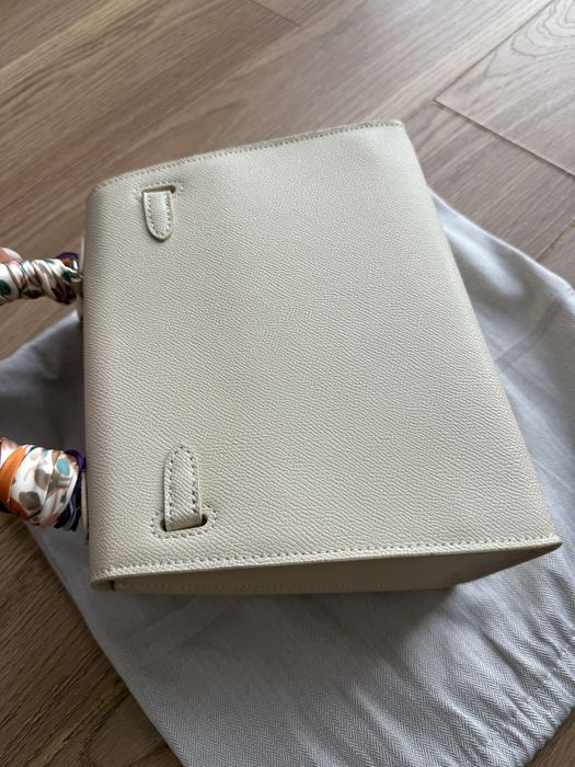 Чанта 100%естествена кожа , цвят слонова кост