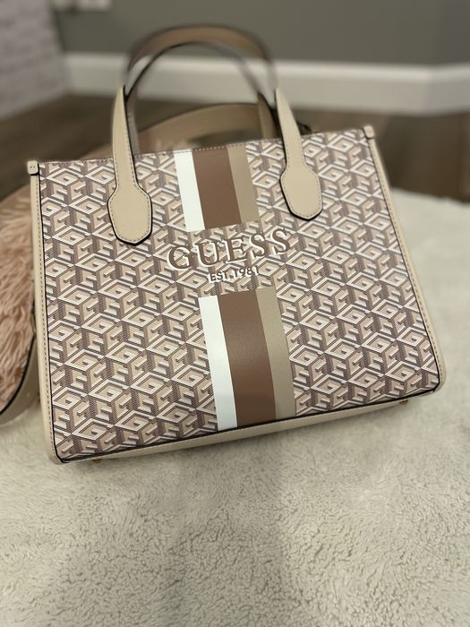 Чанта Guess