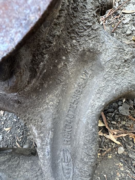 Fuzeta dreapta fata  audi a4 b8 b8.5 r8k0407258g