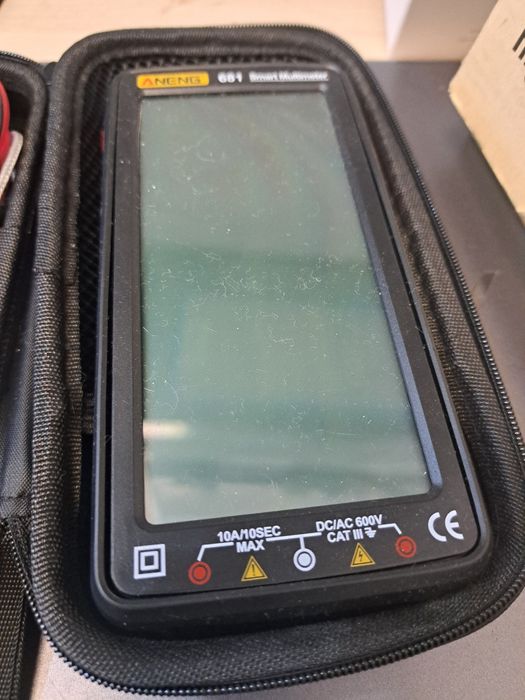 Multimetru digital inteligent