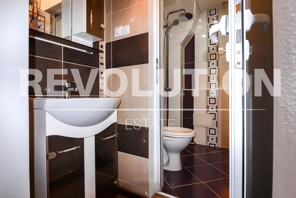 Дава се под наем Тристаен апартамент в Варна, Червен площад - 90 кв.м за 750 € - Снимка #9