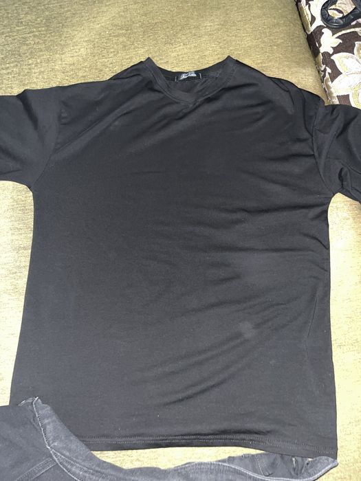 Базовая черная футболка новая