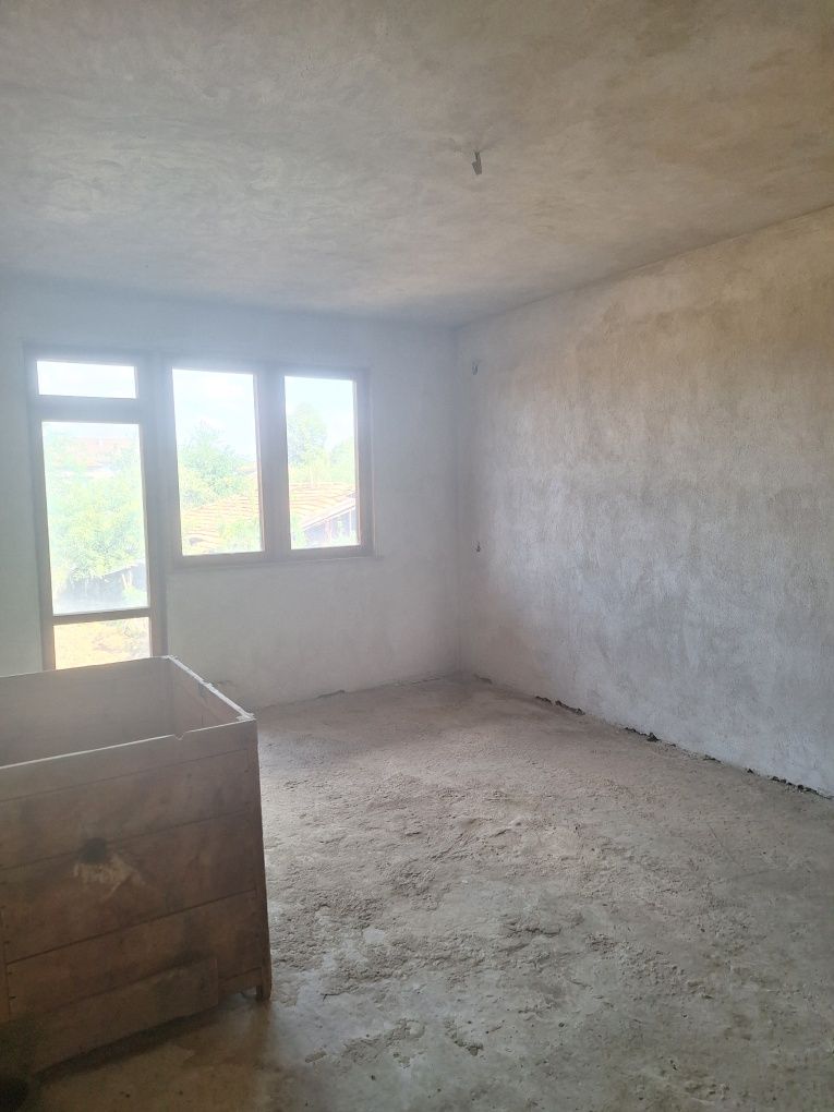Продавам многофамилна къща в гр.Попово