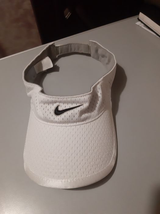 Vând e șăpci 2 Nike și una Adidas