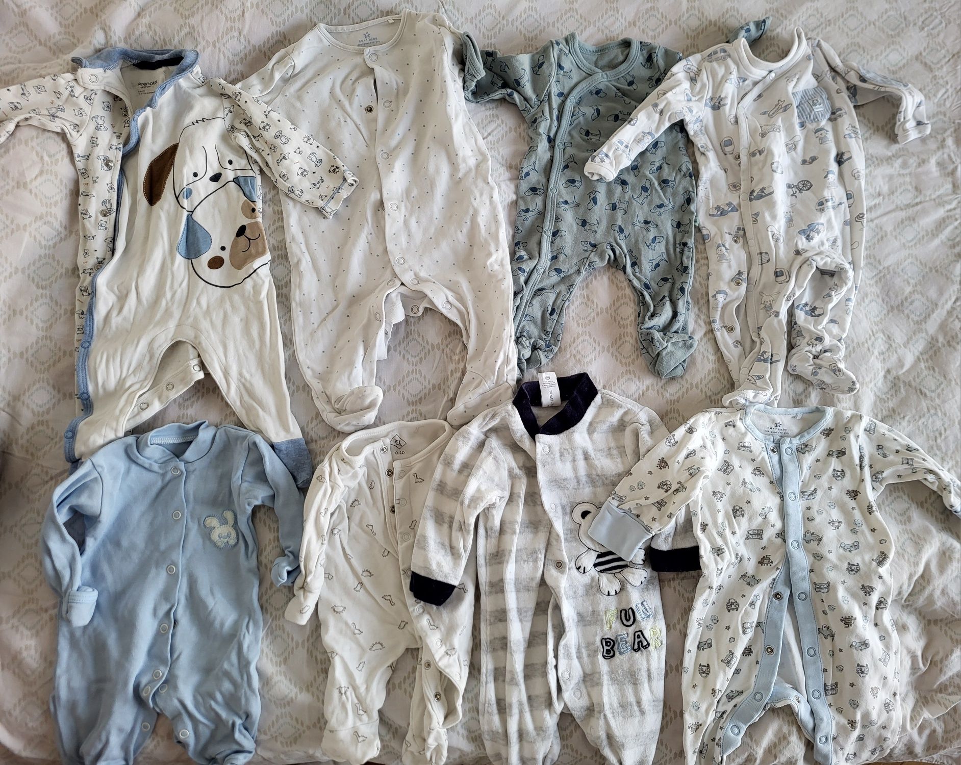 Lot 100 haine bebe 0-6 luni, body-uri, pantaloni, overalls