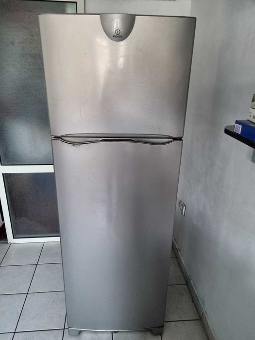 Vand combina frigorifica  Indesit