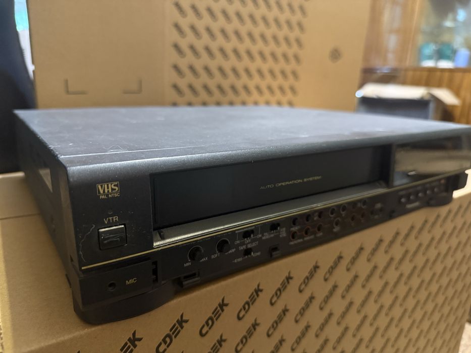 Видеомагнитофон Panasonic J22