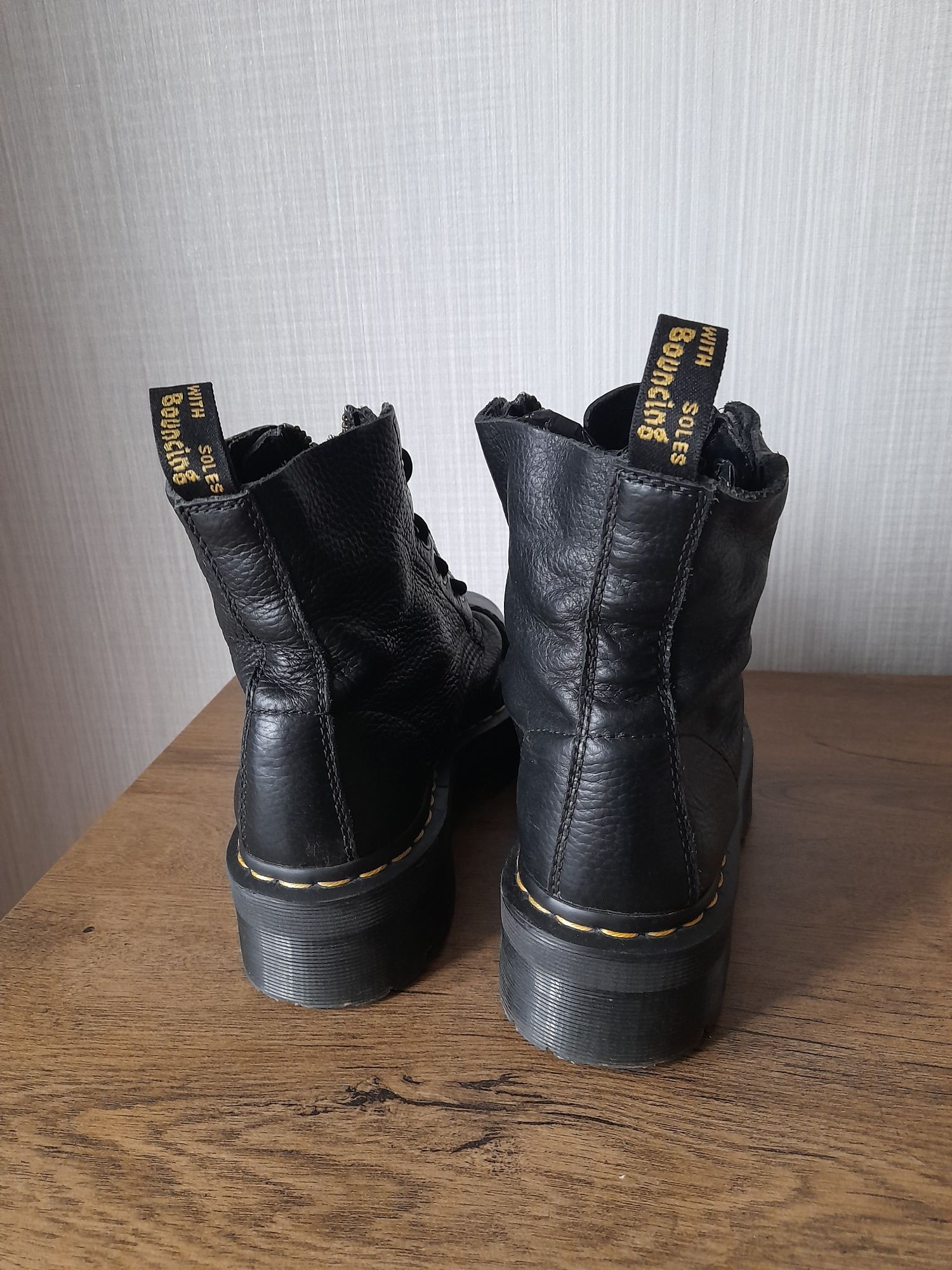 Dr. Martens дамски обувки 38 номер.