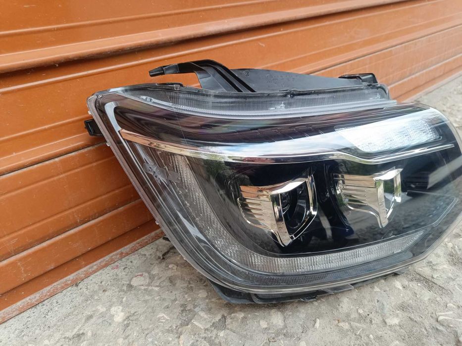 Продавам десен фар за GAZ Gazelle
