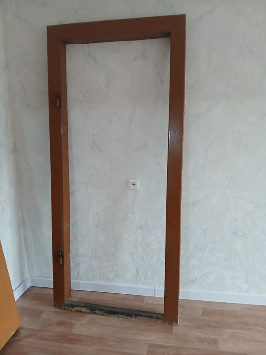 Продаётся железная дверь с косяком ,самовывоз