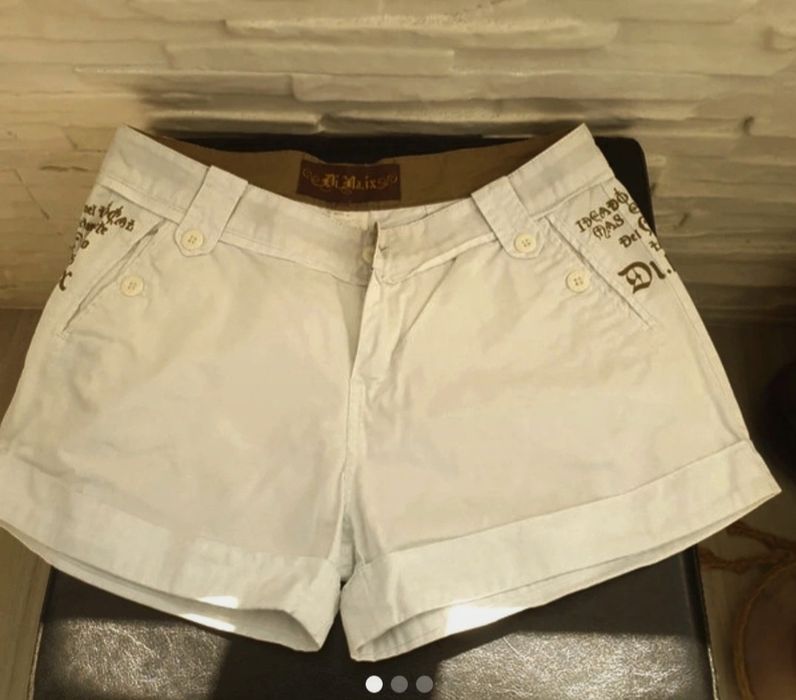 Pantaloni scurți de damă marimea S ,noi fărăetichetă. .