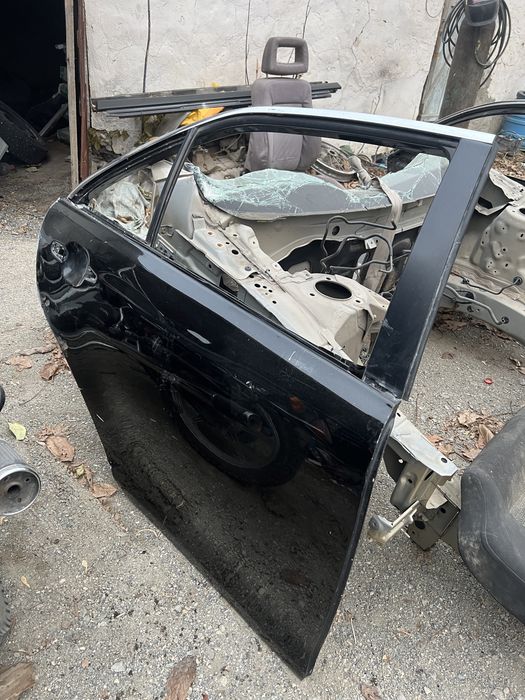 Продам двери крыля тойта 40