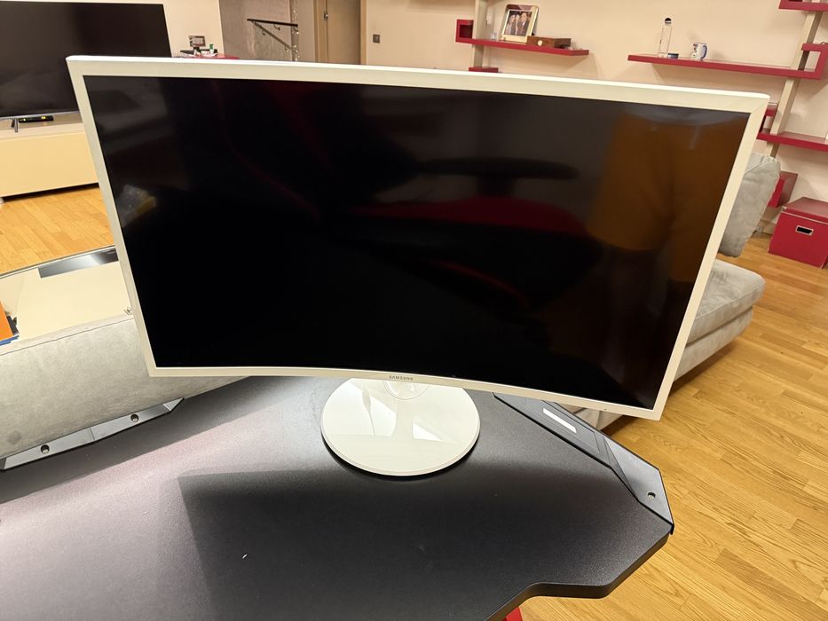Monitor Samsung 32’ curbat