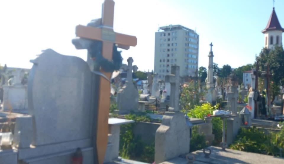 Vând loc de veci cimitirul central- Bacău