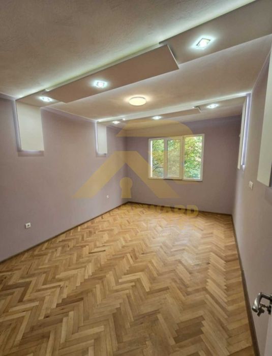 Продава се Двустаен апартамент в София, Център - 65 кв.м за 2247 €/кв.м - Снимка #9