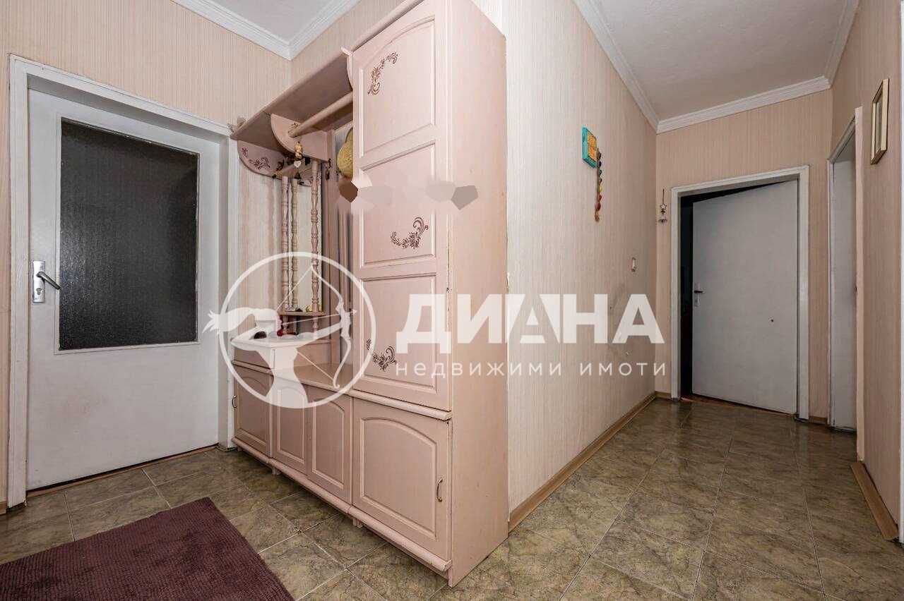 Четиристаен монолит,три спални, до Мециниски университет,Младежки хълм