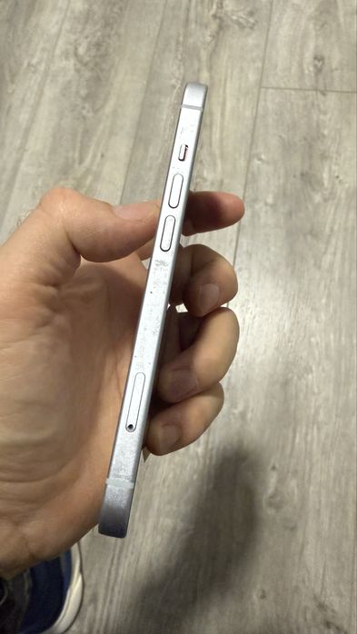 Iphone 15 pentru pisee de schimb