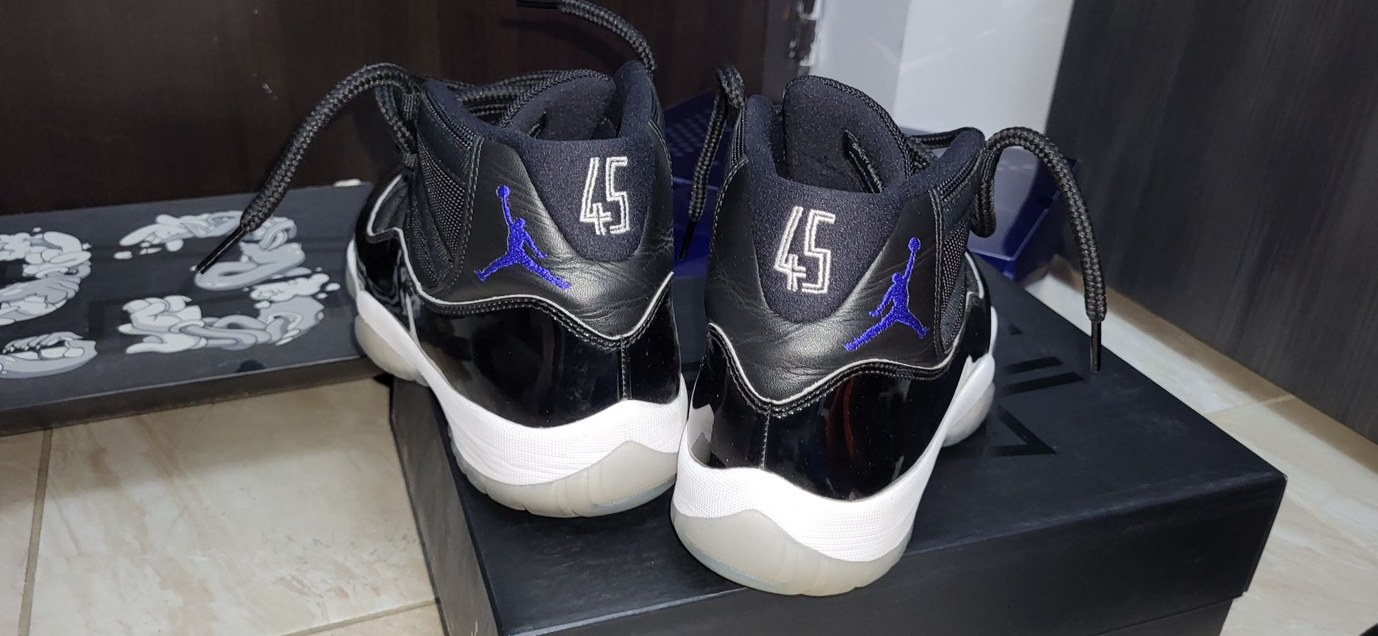 Air Jordan 11 Space Jam