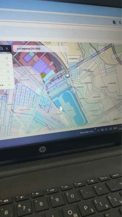 Участокц находится Бозарык ориентировочно иподром