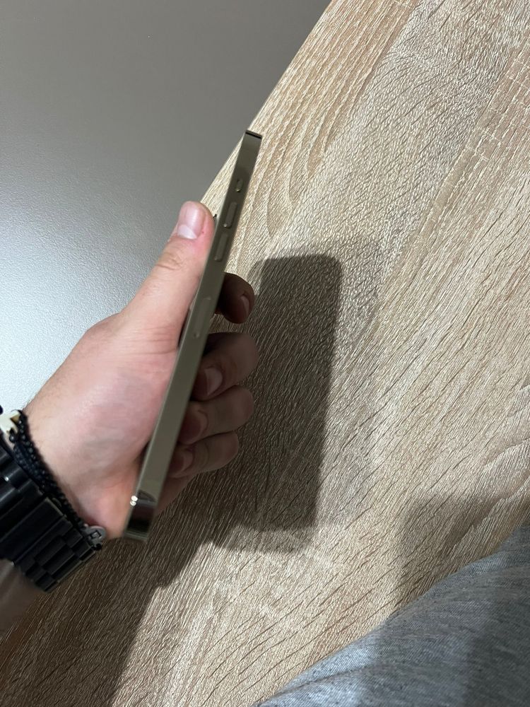 vand iphone 12 pro max