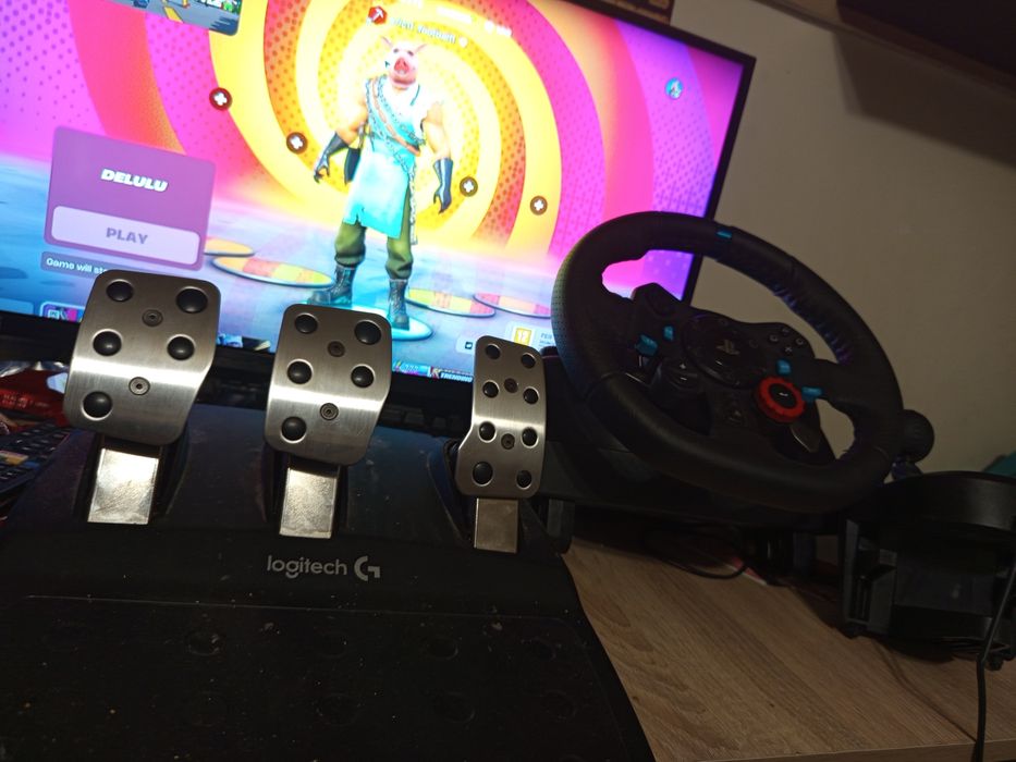 Vând volan gaming Logitech g29+ schimbator