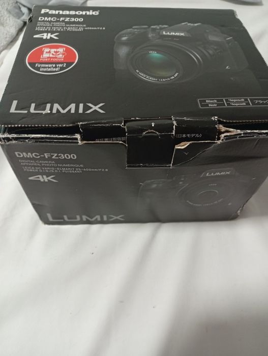 Aparat foto digital Panasonic LUMIX FZ300 cu zoom extins, 12,1 megapix