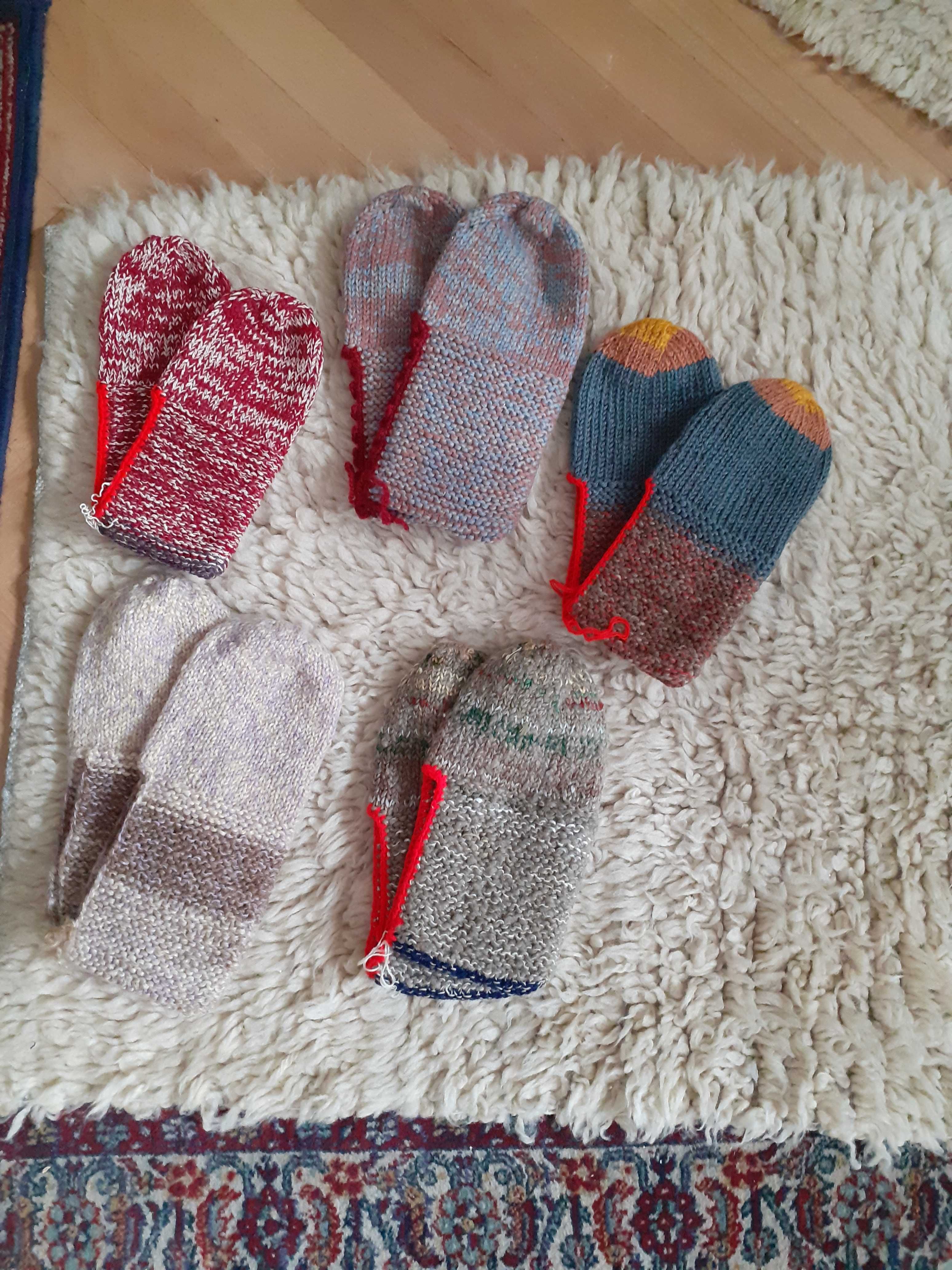Продавам ръчно изплетени вълнени чорапи и терлици-дамски и детски