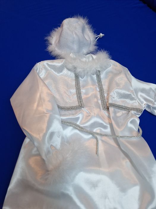 Costum serbare fulg de nea