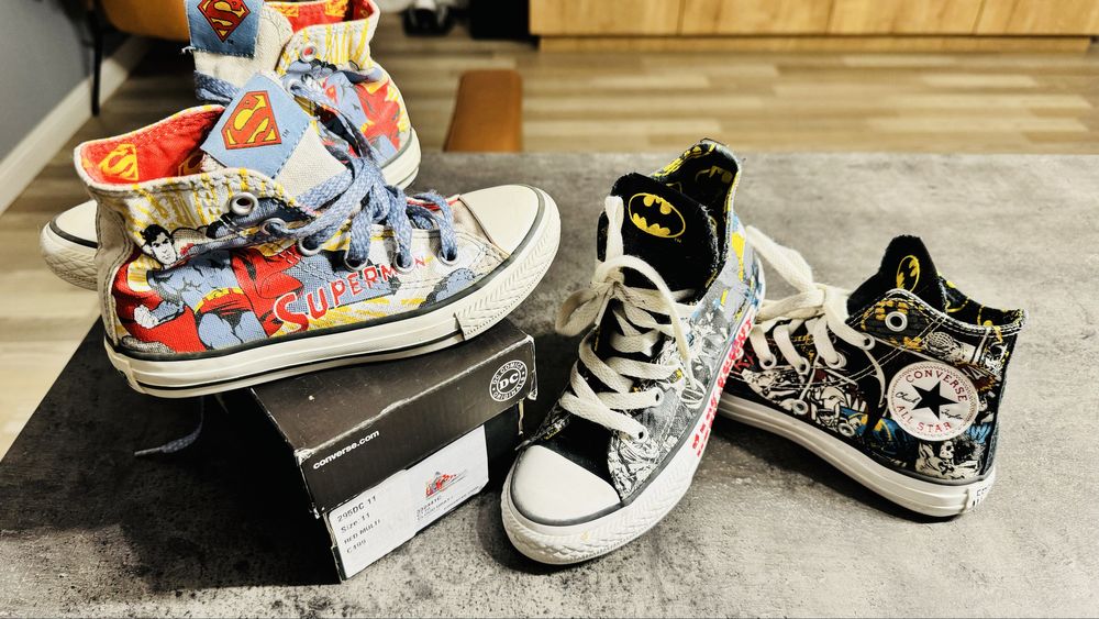 2 perechi Tenisi Converse Batman 28,5 si Superman 29, editie limitata