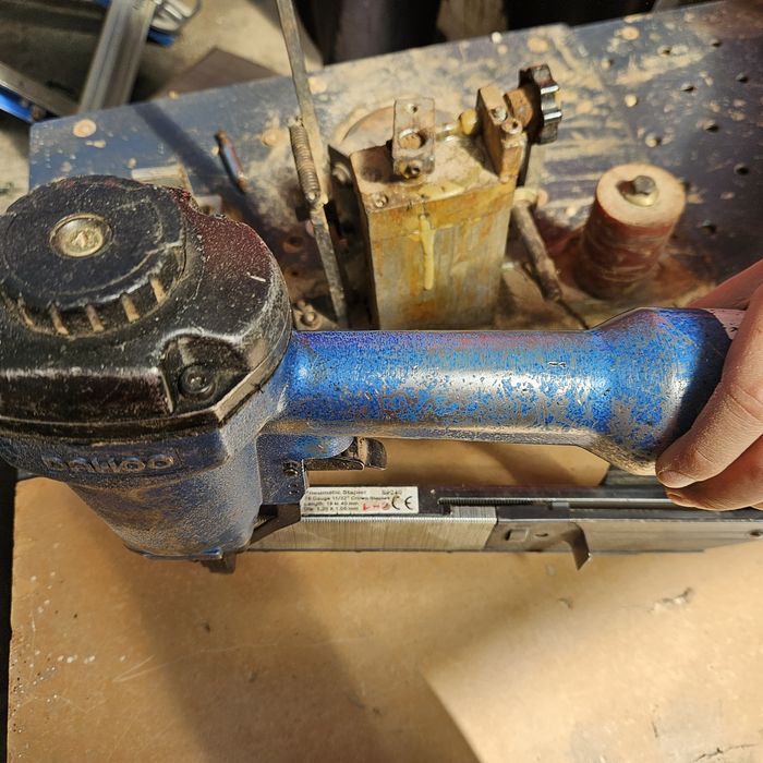 пневматичен такер