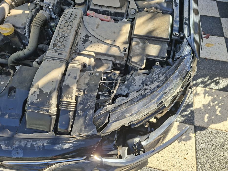 Vând Renault Megan 4 2017 avariat