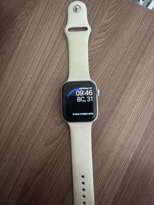 Продам часы apple waths SE